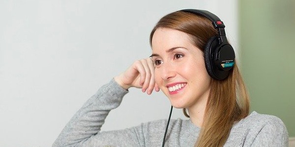 Imagen salud auditiva en jóvenes